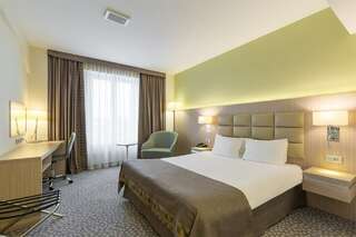 Отель Nesterov Plaza Hotel Уфа Стандартный номер с одной большой кроватью-1