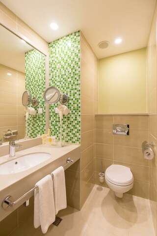 Отель Nesterov Plaza Hotel Уфа Номер улучшенный с 1 двуспальной кроватью-5